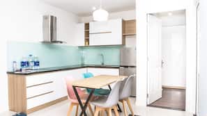 Fridge, microwave, hob, electric kettle