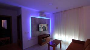 Una televisión de pantalla plana