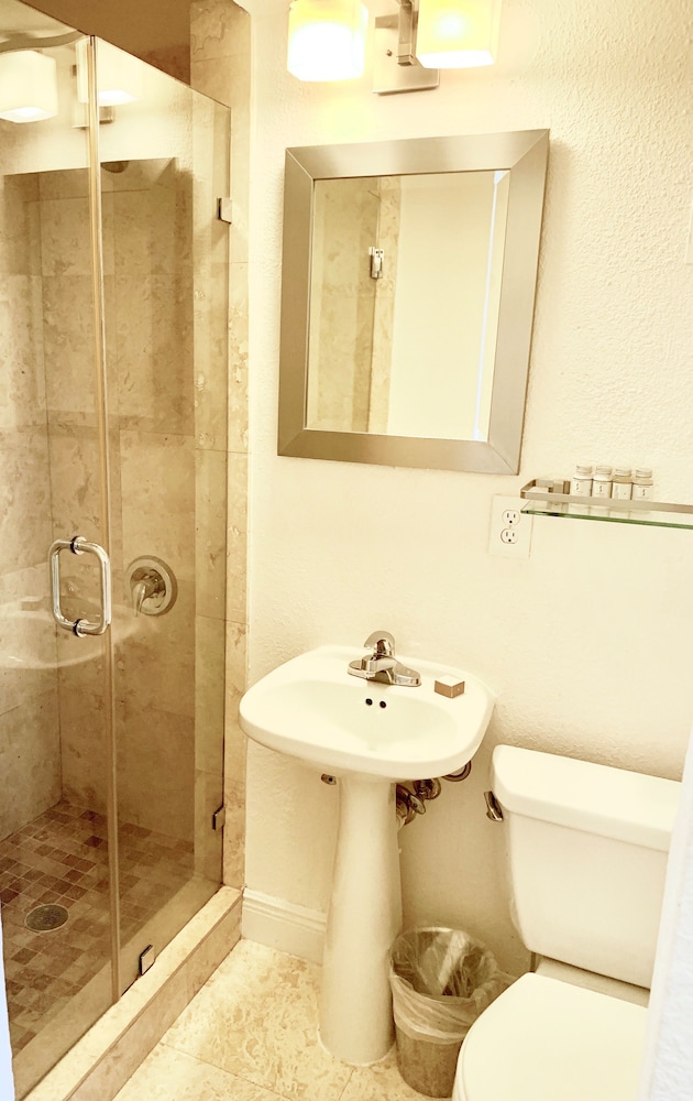 Broadmore Miami Beach