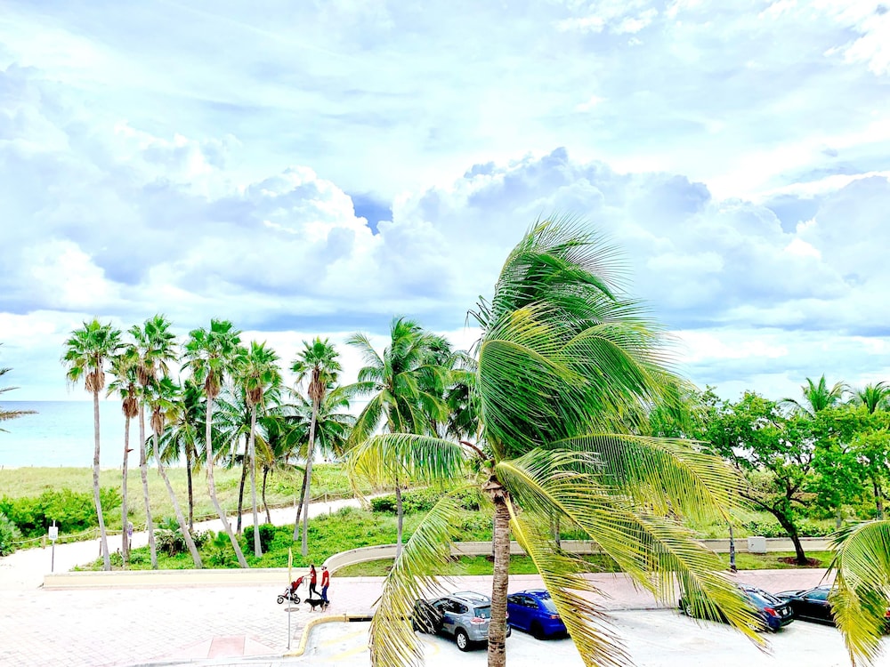 Broadmore Miami Beach