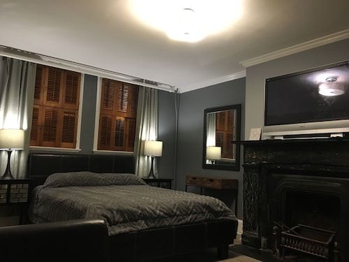 Check Expedia for Availability of Studio in the Heart of Center SQ