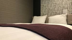 書桌、窗簾、熨斗/熨衫板、免費 Wi-Fi