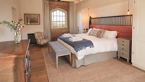 10 bedrooms, iron/ironing board, Internet