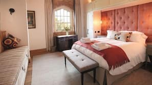 10 bedrooms, iron/ironing board, Internet