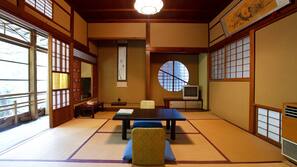 In-room safe, laptop workspace, free WiFi, linens