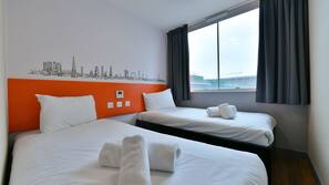 Iron/ironing board, WiFi, linens