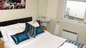 Iron/ironing board, free WiFi, linens