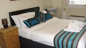 Iron/ironing board, free WiFi, linens