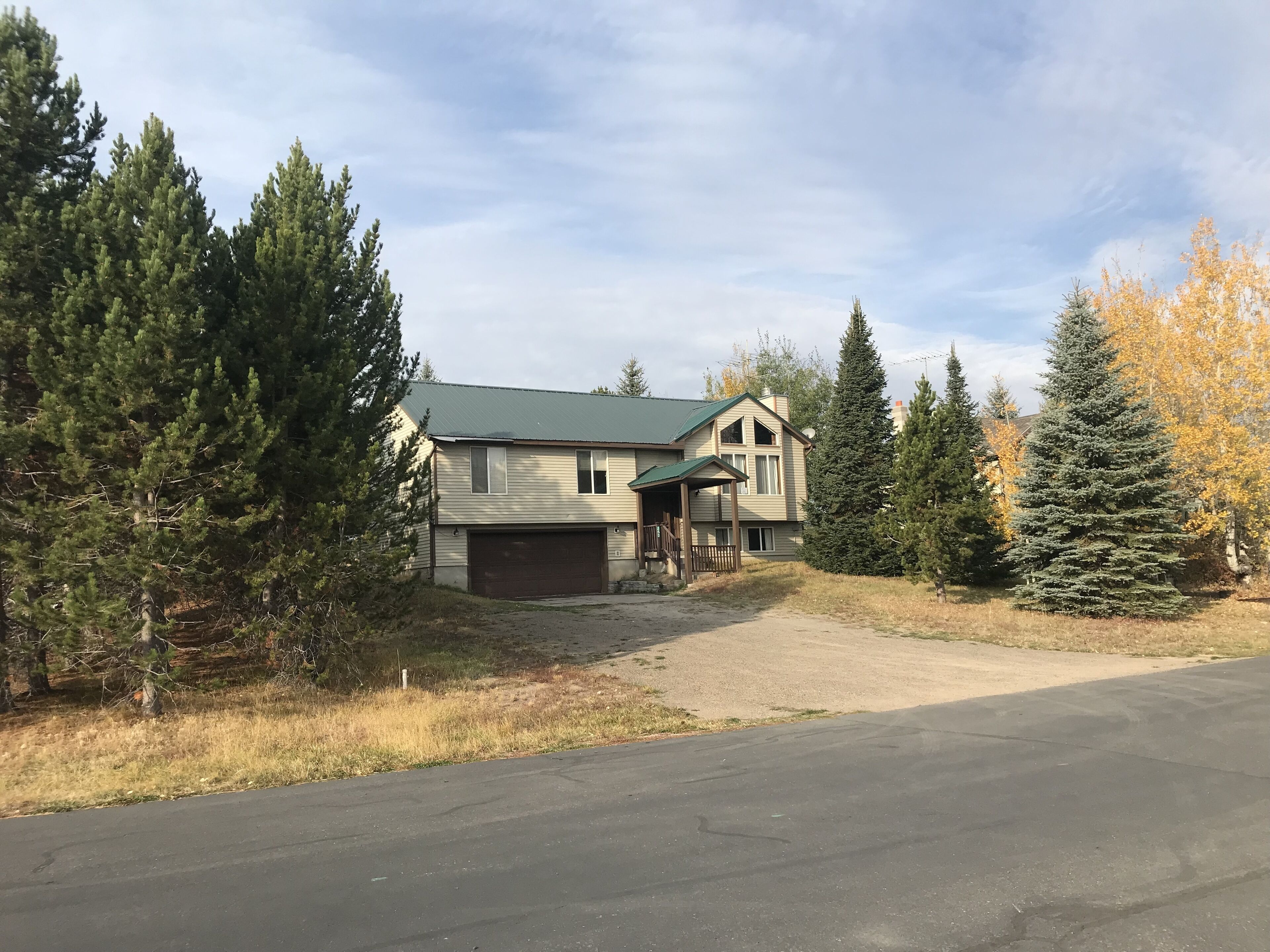 Mountain View Golf Course Getaway Near Yellowstone, Sleeps 14 in Island Park, United States