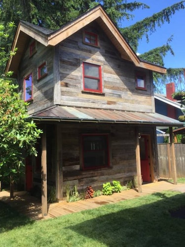 Hotels Near Southeast Portland Find Over 490 Brand New Close To It All Hawthorne Belmont Tiny House