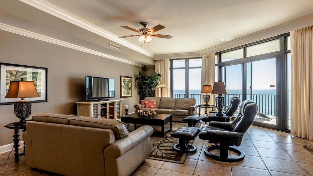 Phoenix West 3BR/4BA with Lazy River and Water Slide