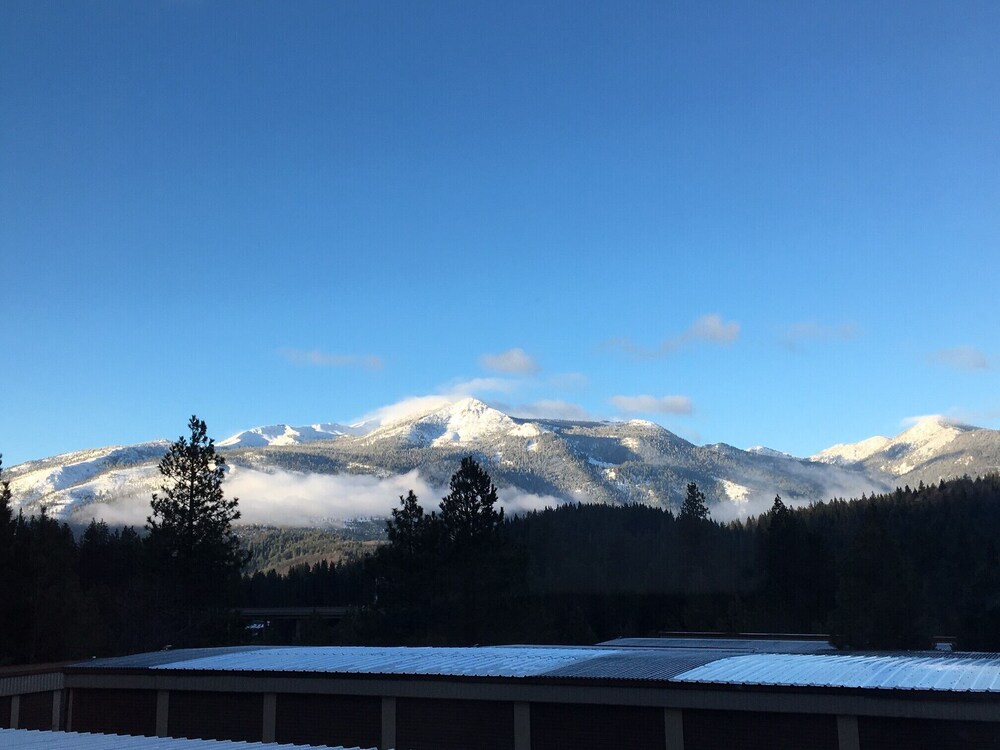 Mt. Shasta Cabin/Black Butte Mountain