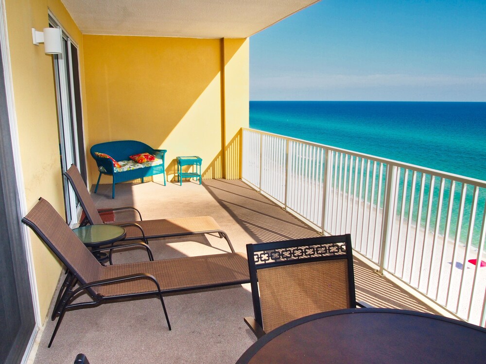 Relax and Enjoy this Tropic Winds 2/2 Condo w/ XL Balcony and Beach Service!