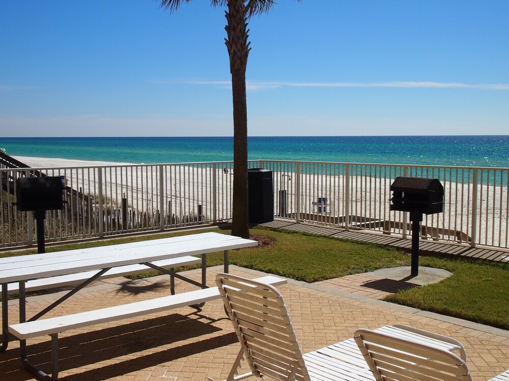 Relax and Enjoy this Tropic Winds 2/2 Condo w/ XL Balcony and Beach Service!