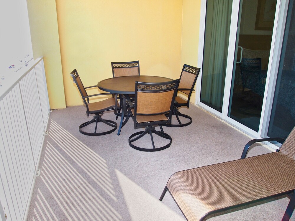 Relax and Enjoy this Tropic Winds 2/2 Condo w/ XL Balcony and Beach Service!