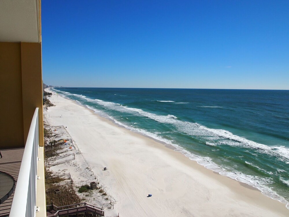 Relax and Enjoy this Tropic Winds 2/2 Condo w/ XL Balcony and Beach Service!