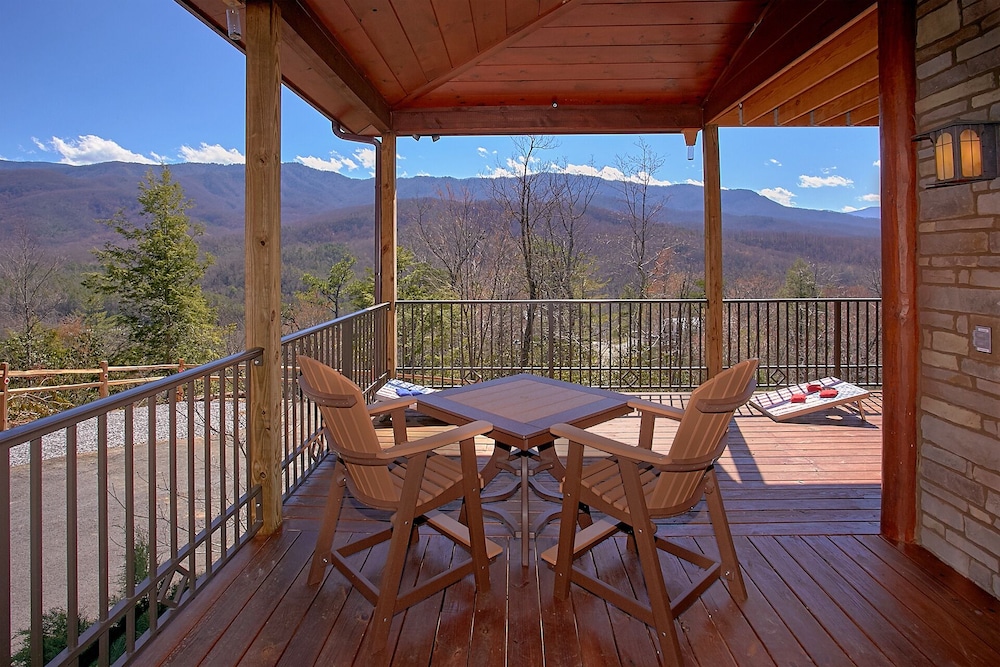 Ultra Luxury 1 Bedroom Cabin With Amazing Views In Gatlinburg