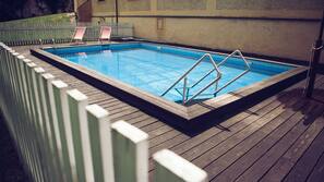 Sæsonbestemt udendørs pool