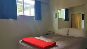 Premium bedding, in-room safe, iron/ironing board, free WiFi
