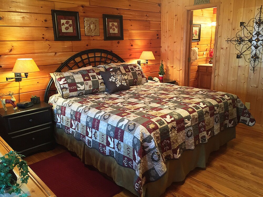 Stunning Sunset Mountain View/1 Bedroom Cabin/NO PETS ALLOWED/Close to