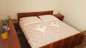 Free WiFi, linens