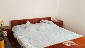 Free WiFi, linens