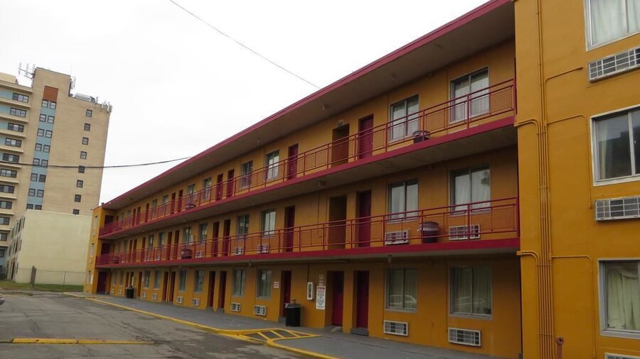 Budgetel Inn & Suites