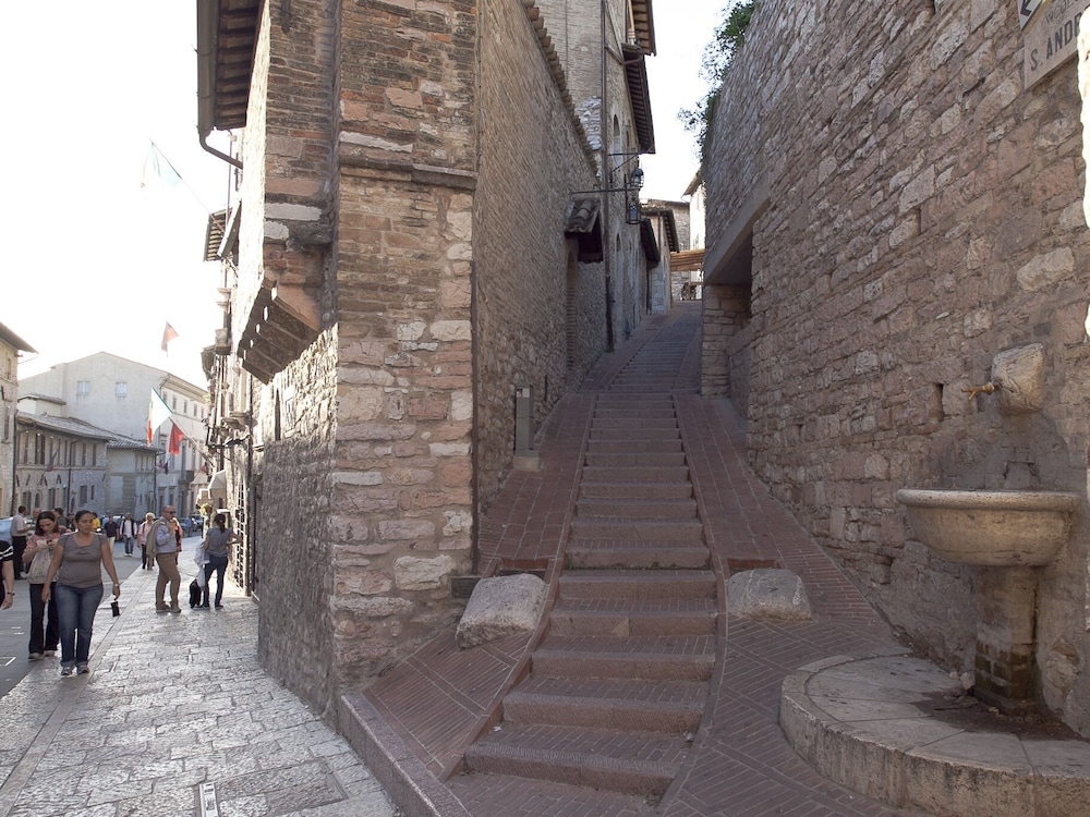 Foto - Loggia dei Maestri Comacini