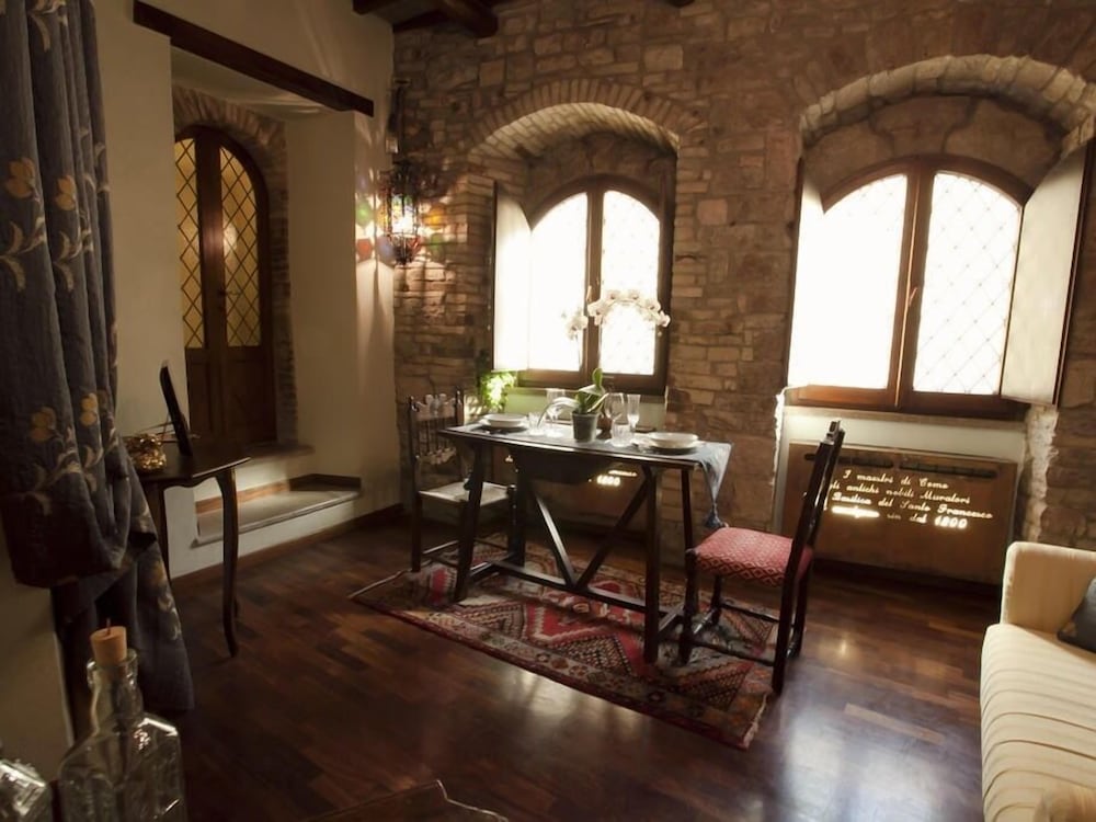 Foto - Loggia dei Maestri Comacini