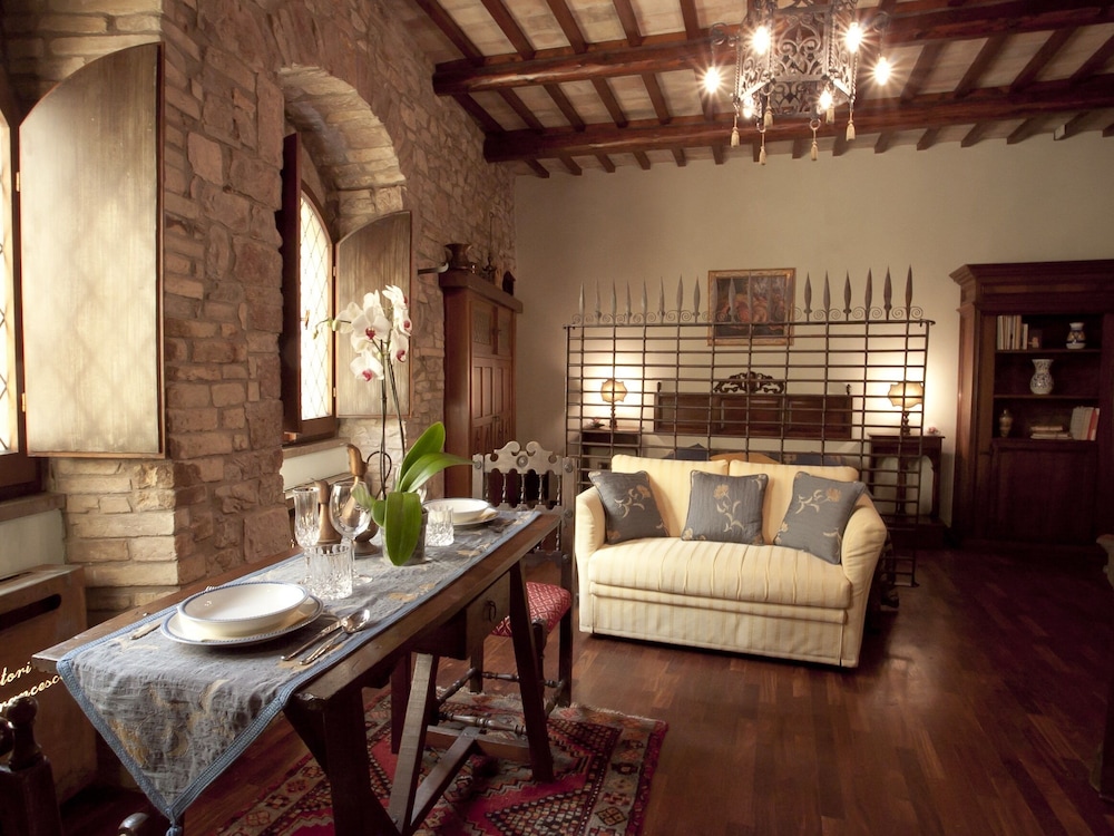 Foto - Loggia dei Maestri Comacini