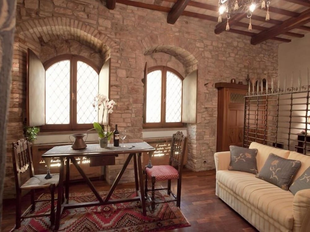 Foto - Loggia dei Maestri Comacini