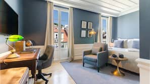 Egyptian cotton sheets, premium bedding, free minibar items