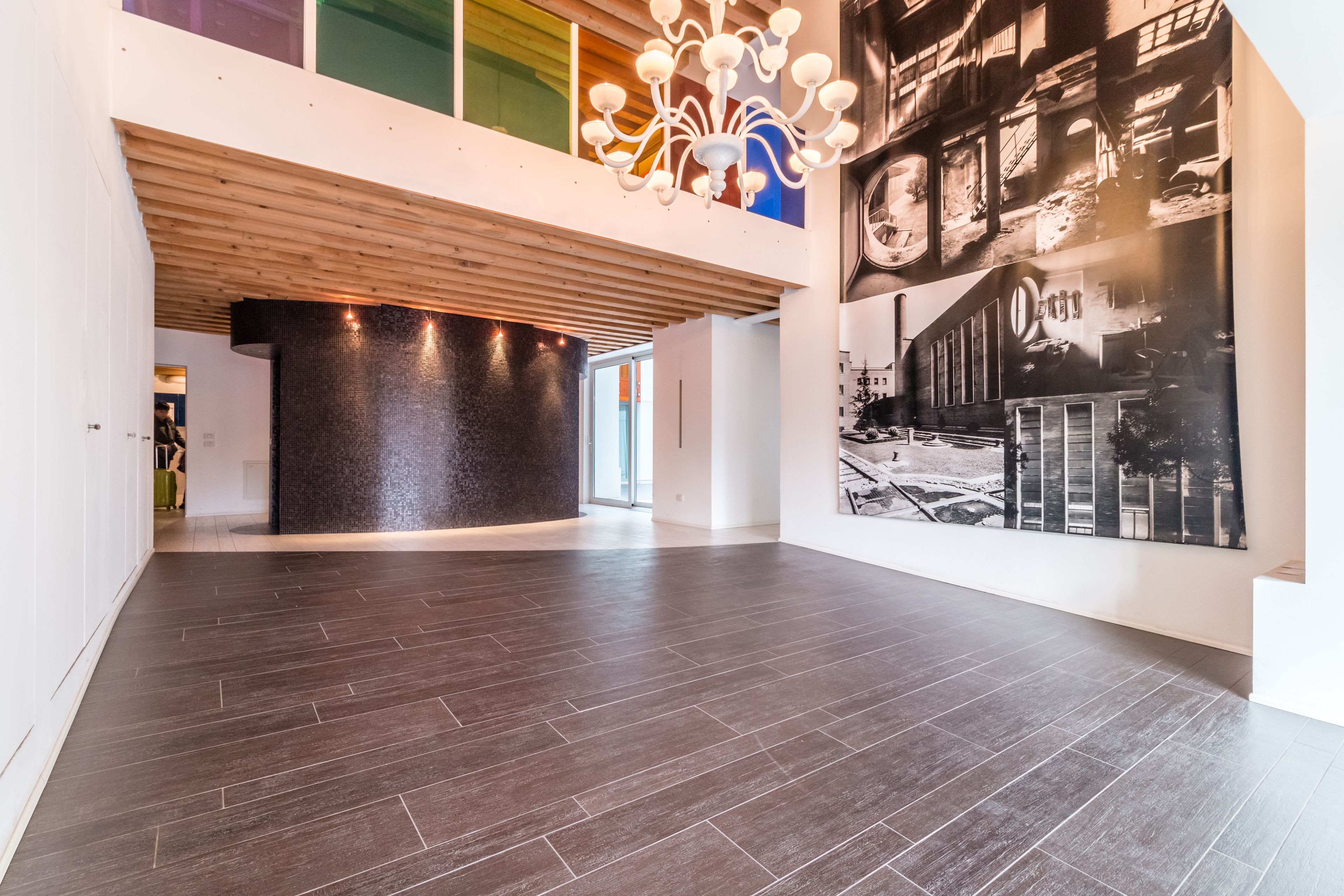 Mazzoni 10 Modern Flat in Venice, United States