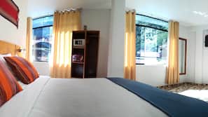 Down duvet, in-room safe, desk, free WiFi