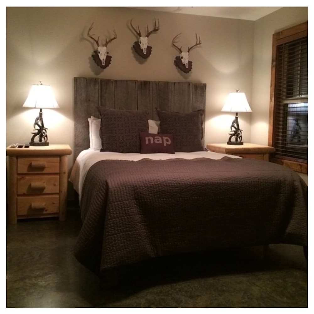 !!Pet Friendly!! The Cabin at Skinny Dip Cove Lake Greeson, Arkansas in