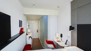 Premium bedding, in-room safe, desk, laptop workspace