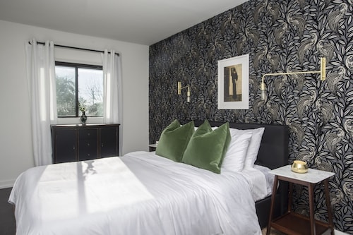 Check Expedia for Availability of Charming 1BR in Mid City by Sonder