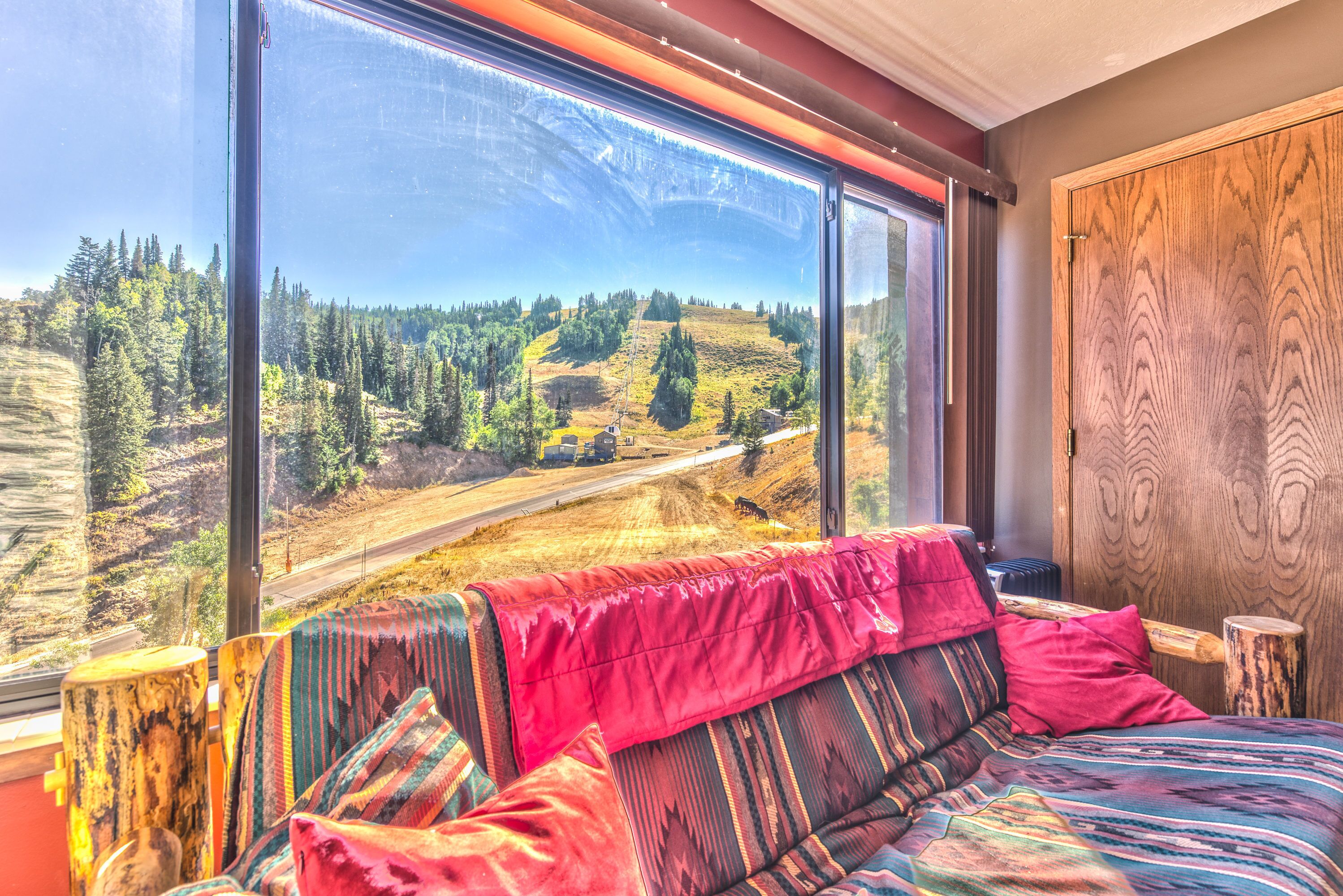 Powder Mountain Ski In  2B 2B Condo on Site @ Powder Mountain Eden Utah w Garage in Ogden, United States