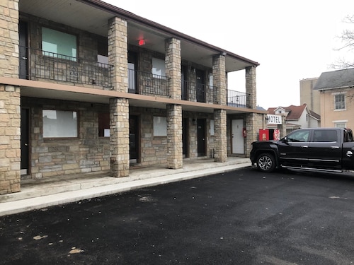 Chillicothe Ohio Hotels From 54 Hotel Deals Travelocity The Guest House