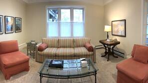 TV, fireplace, DVD player, books