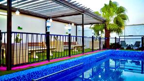 2 indoor pools, outdoor pool