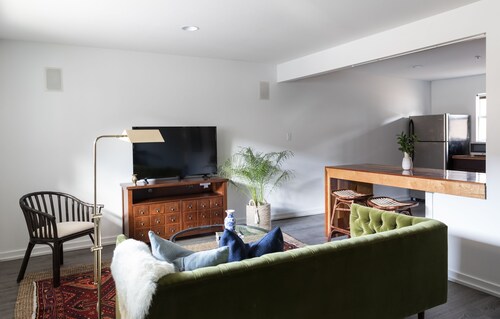 Check Expedia for Availability of Classic 1BR in Mid City by Sonder