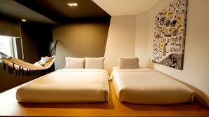 In-room safe, desk, free WiFi