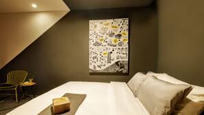 In-room safe, desk, free WiFi