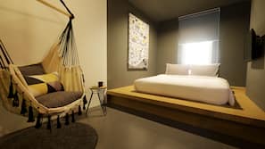 In-room safe, desk, free WiFi