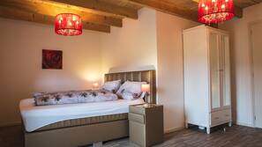 Hochwertige Bettwaren, Bügeleisen/Bügelbrett