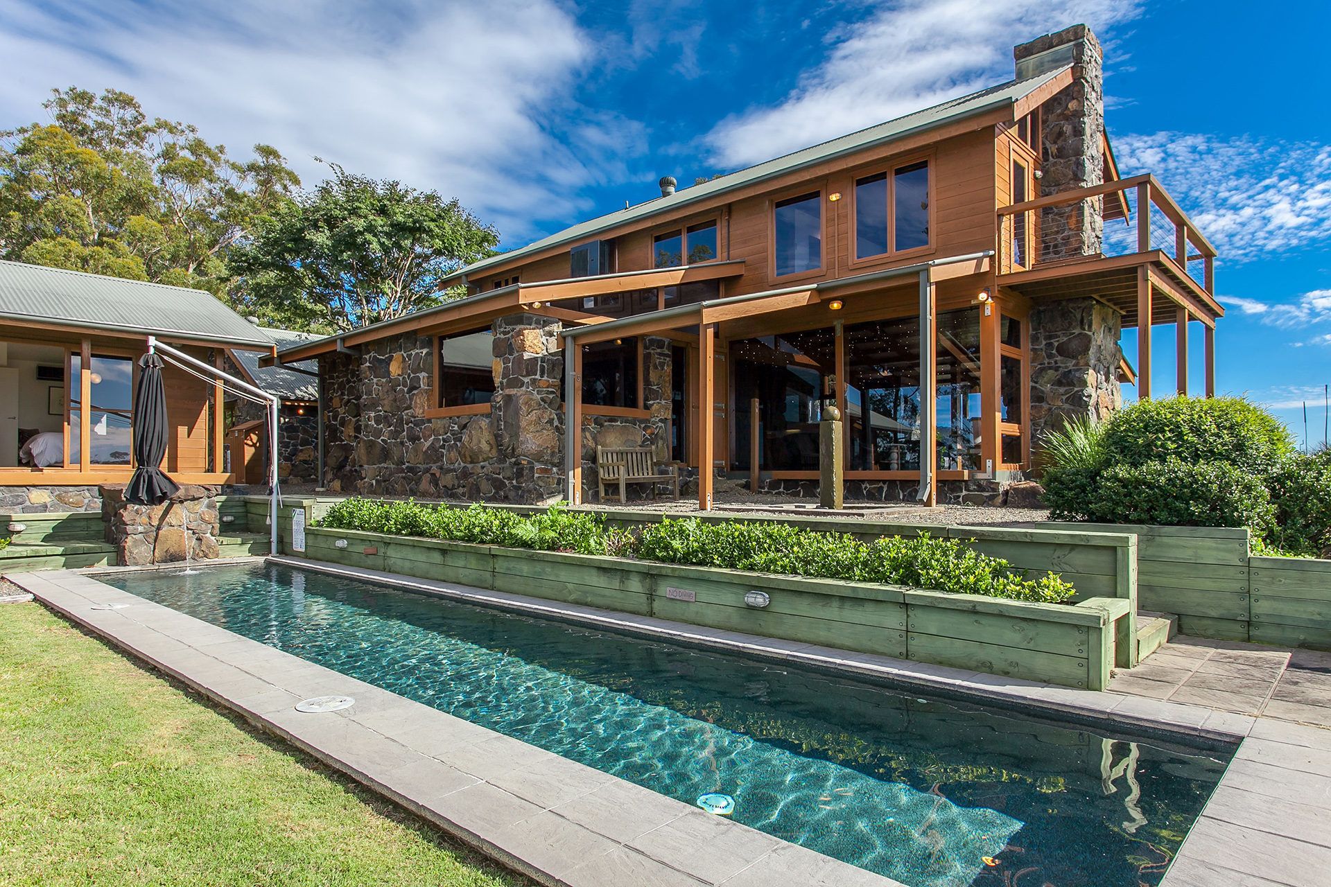 Aquila - 270 degree panoramic ocean & valley views