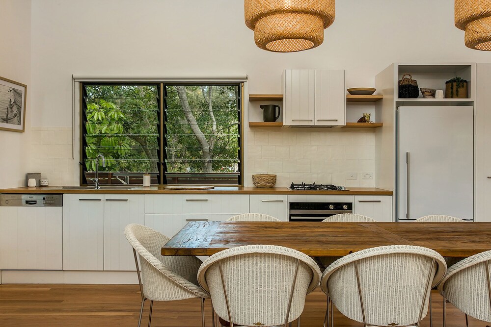 Alcorn House - Stylish beach house