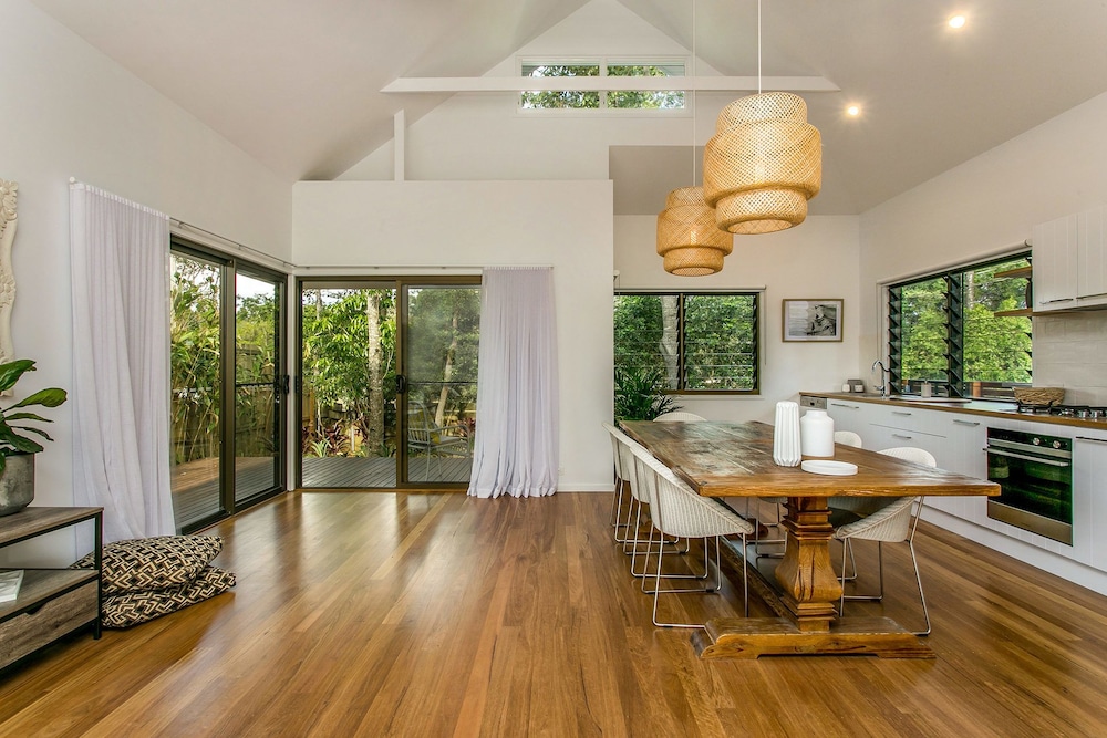 Alcorn House - Stylish beach house