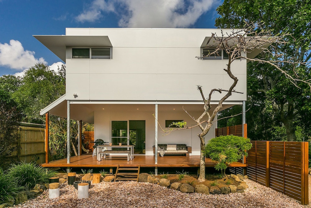 Alcorn House - Stylish beach house